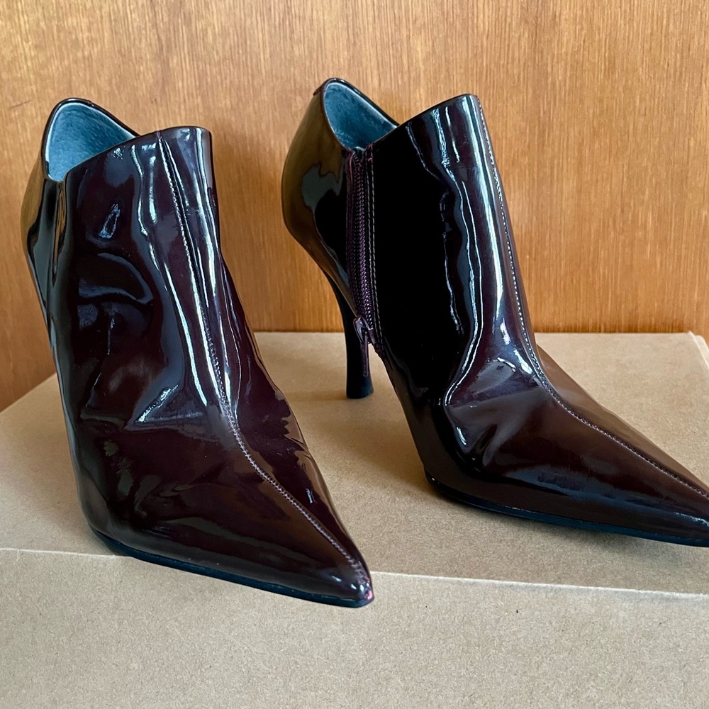 Nine West Burgundy Heeled Boots with Modern Silhouette